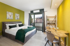 Monolocale con terrazzo vista lago Via Cassarinetta 7 by LR